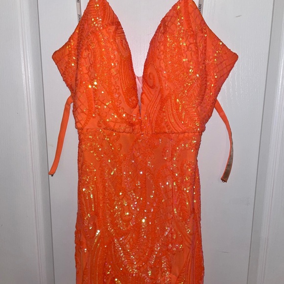 Jovani 2023 vivid orange gown - Picture 4 of 8
